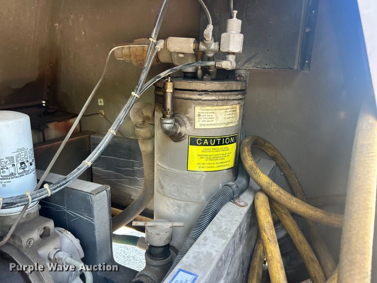 image for item FC5430 1996 LeRoi Q185DJE air compressor