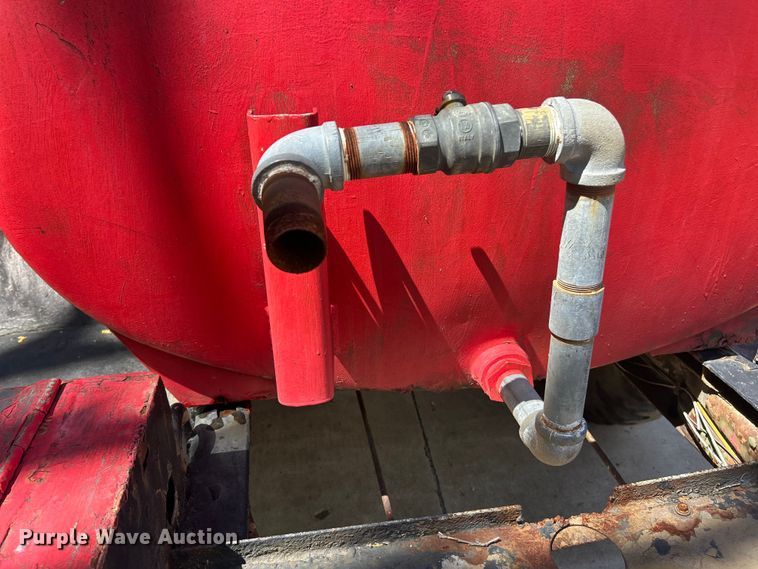 image for item FC5432 Fruehauf XM-107E2 water tank trailer