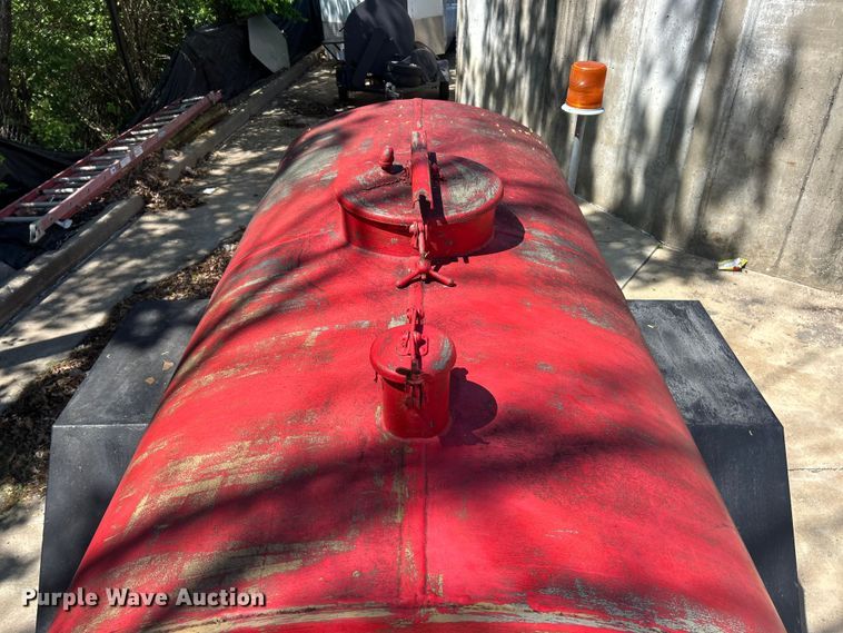 image for item FC5432 Fruehauf XM-107E2 water tank trailer