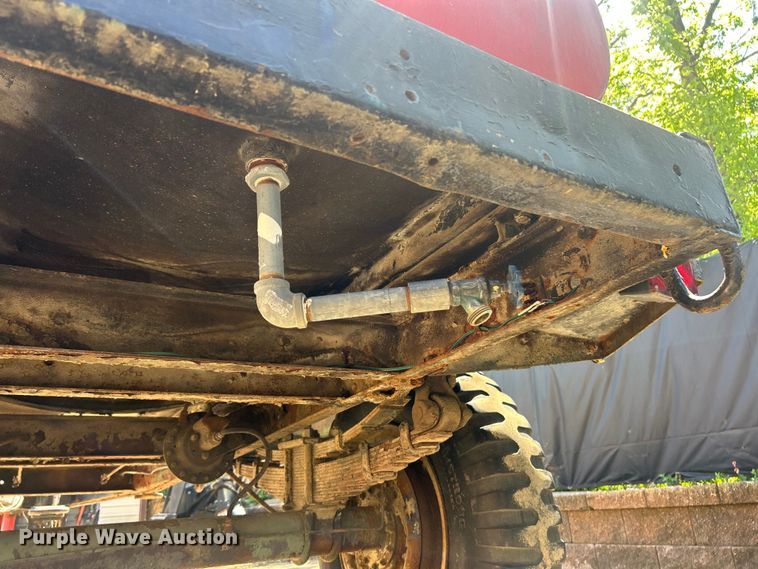 image for item FC5432 Fruehauf XM-107E2 water tank trailer