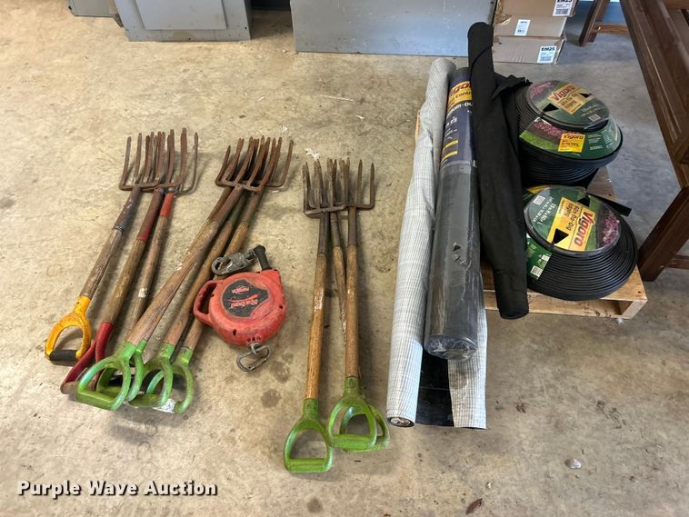 image for item FC5437 Lawn and garden tools