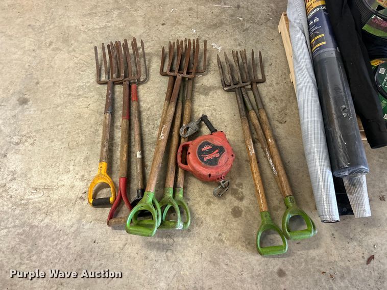 image for item FC5437 Lawn and garden tools