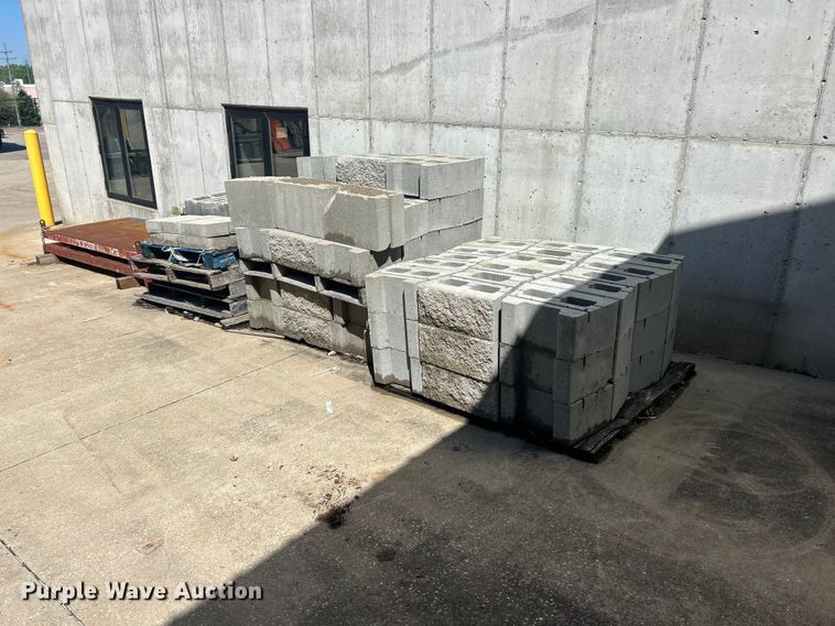 image for item FC5439 Retaining wall blocks