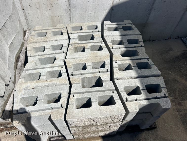 image for item FC5439 Retaining wall blocks