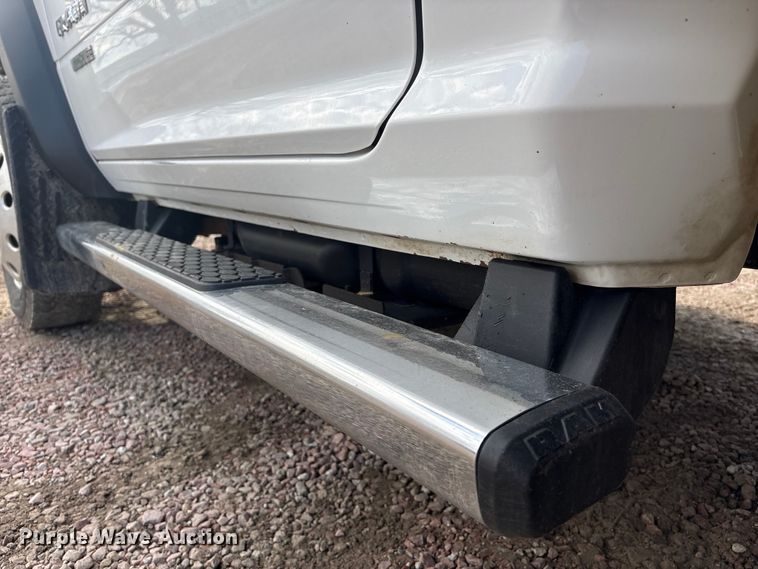 image for item FG2870 2019 RAM 5500 bucket truck