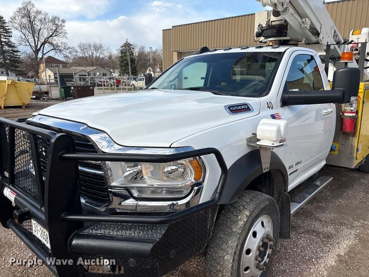 image for item FG2870 2019 RAM 5500 bucket truck