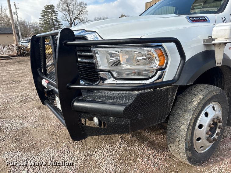 image for item FG2870 2019 RAM 5500 bucket truck