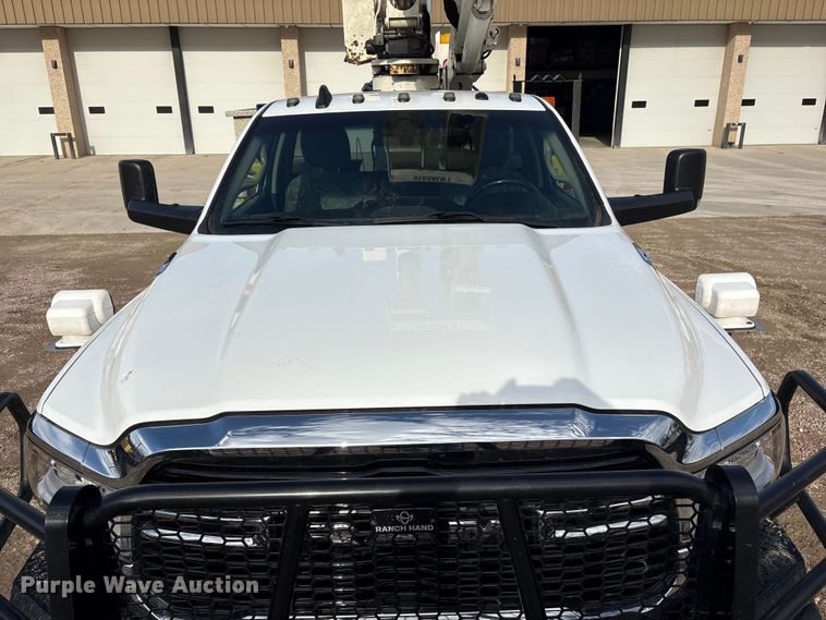 image for item FG2870 2019 RAM 5500 bucket truck