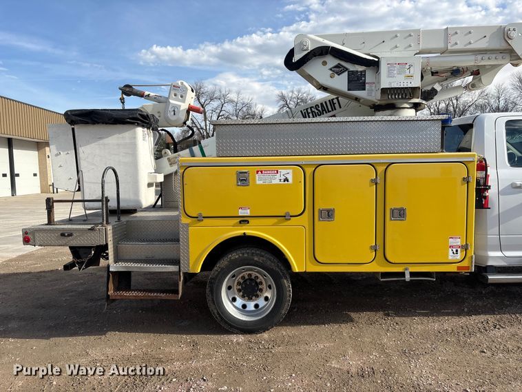 image for item FG2870 2019 RAM 5500 bucket truck