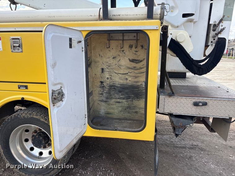 image for item FG2870 2019 RAM 5500 bucket truck