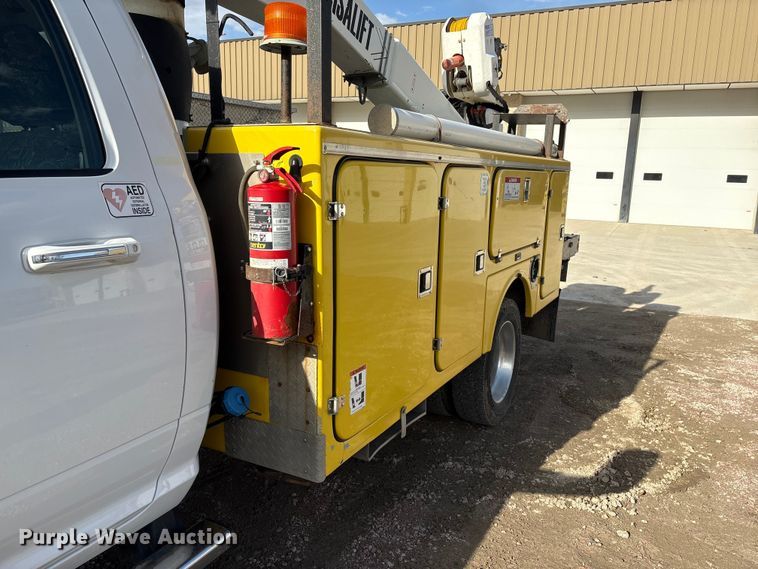 image for item FG2870 2019 RAM 5500 bucket truck