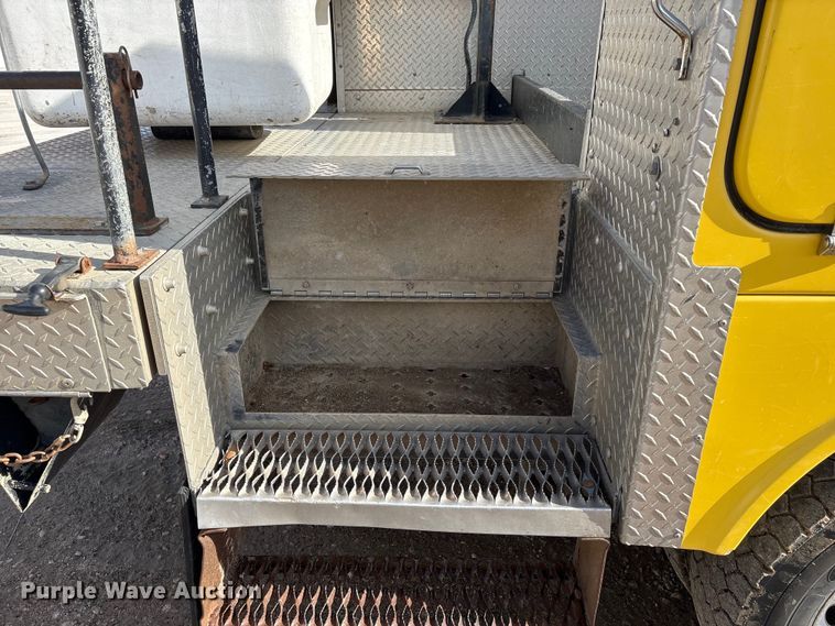 image for item FG2870 2019 RAM 5500 bucket truck