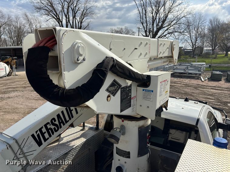 image for item FG2870 2019 RAM 5500 bucket truck