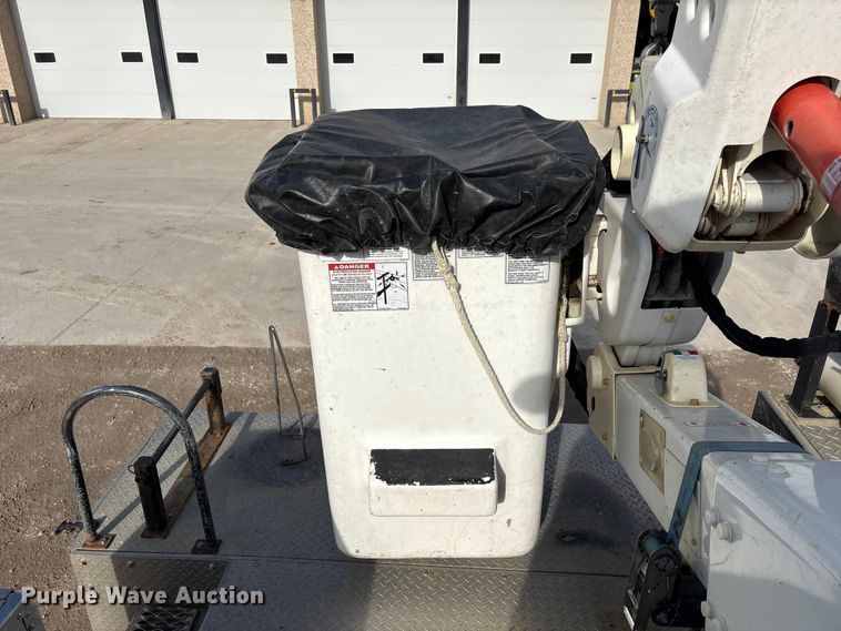 image for item FG2870 2019 RAM 5500 bucket truck