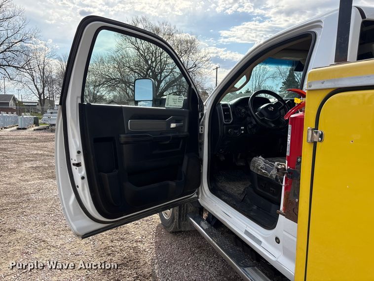 image for item FG2870 2019 RAM 5500 bucket truck