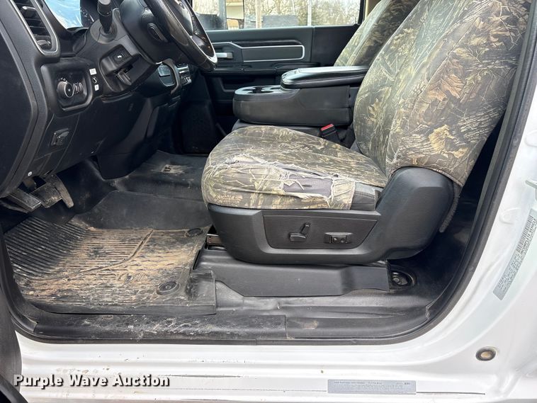 image for item FG2870 2019 RAM 5500 bucket truck