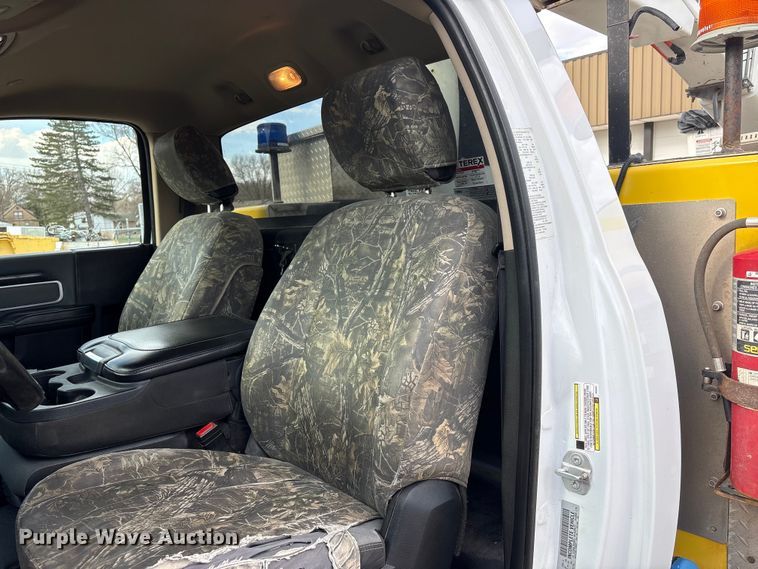 image for item FG2870 2019 RAM 5500 bucket truck