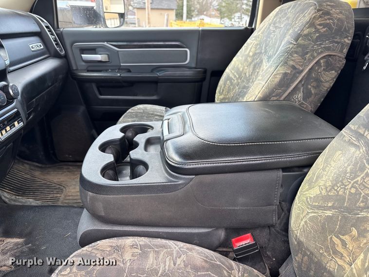 image for item FG2870 2019 RAM 5500 bucket truck