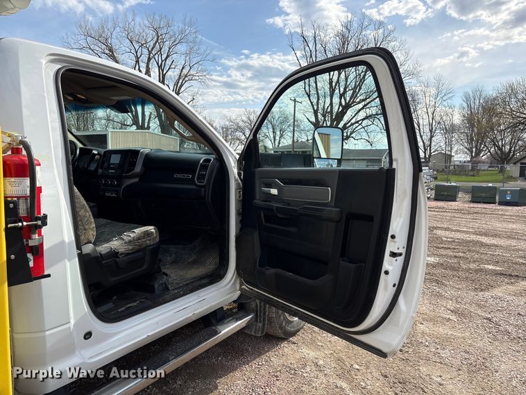 image for item FG2870 2019 RAM 5500 bucket truck