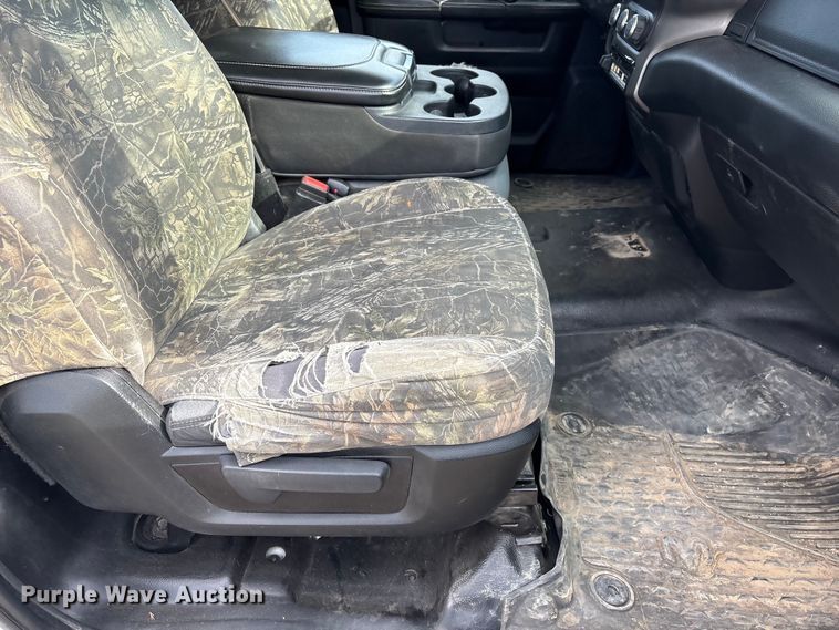 image for item FG2870 2019 RAM 5500 bucket truck