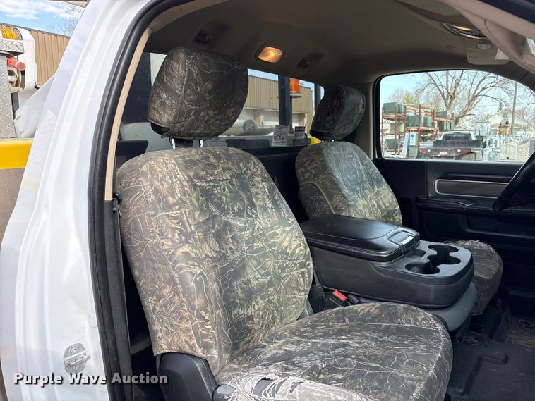 image for item FG2870 2019 RAM 5500 bucket truck