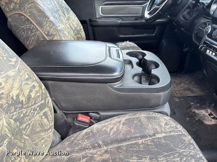 image for item FG2870 2019 RAM 5500 bucket truck