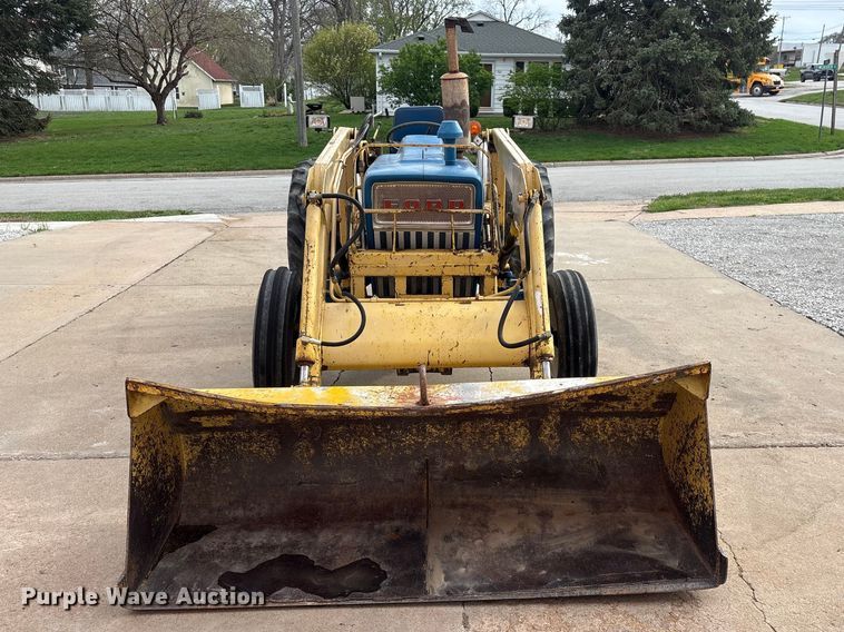 image for item FG2882 1971 Ford 3000 tractor