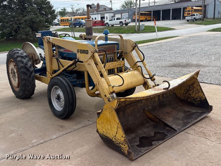 image for item FG2882 1971 Ford 3000 tractor
