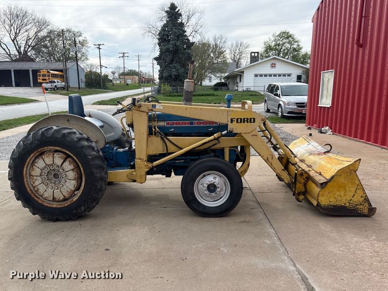 image for item FG2882 1971 Ford 3000 tractor