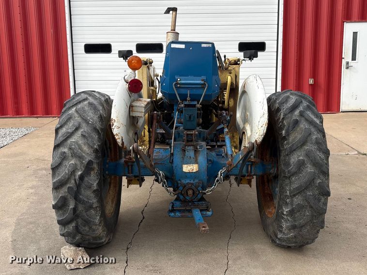 image for item FG2882 1971 Ford 3000 tractor