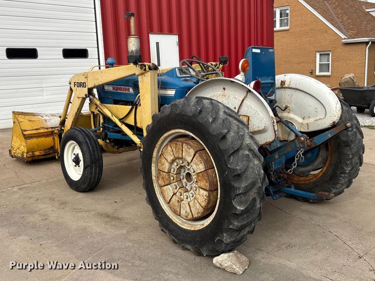 image for item FG2882 1971 Ford 3000 tractor