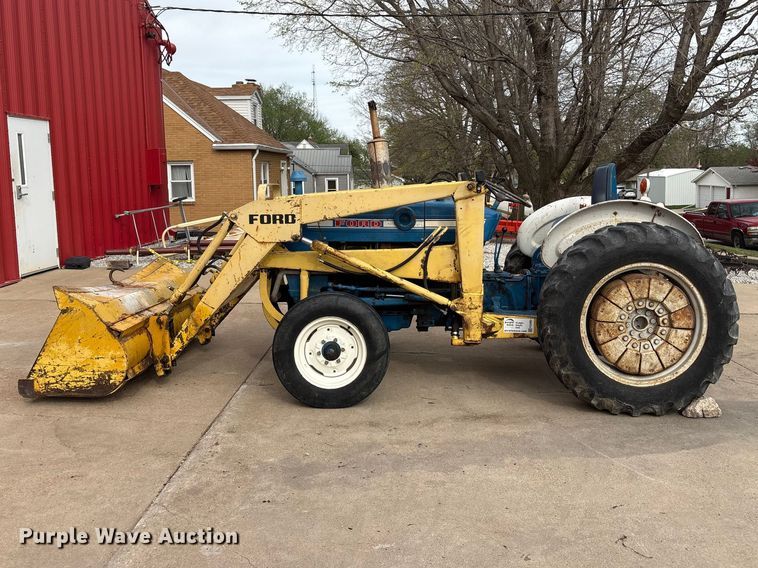 image for item FG2882 1971 Ford 3000 tractor