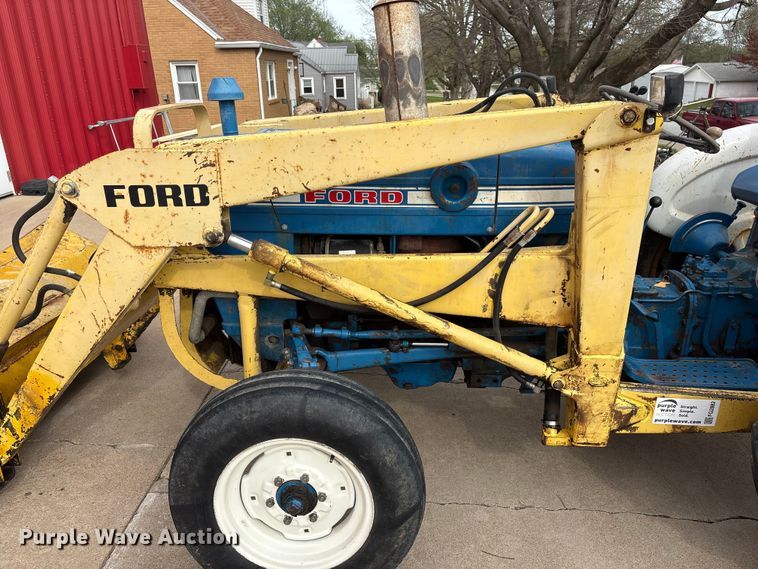 image for item FG2882 1971 Ford 3000 tractor