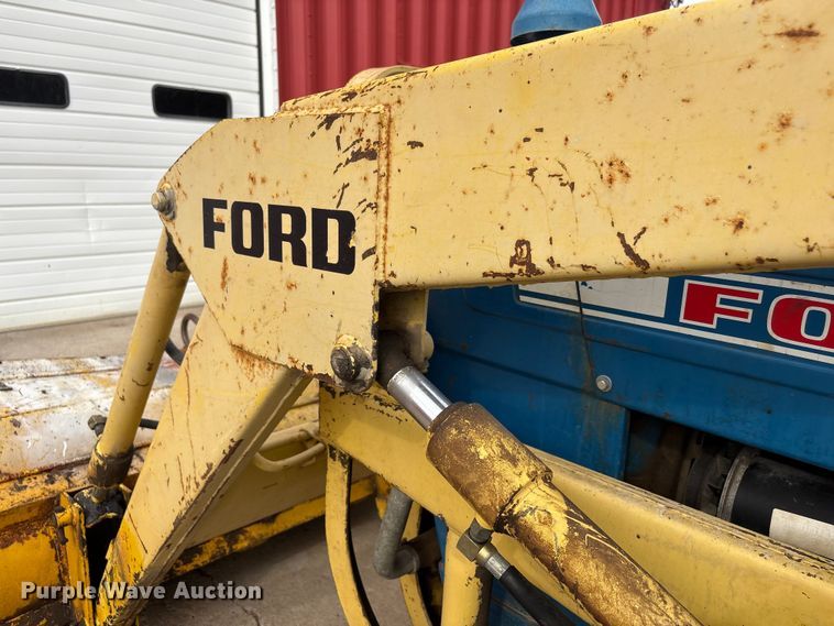 image for item FG2882 1971 Ford 3000 tractor