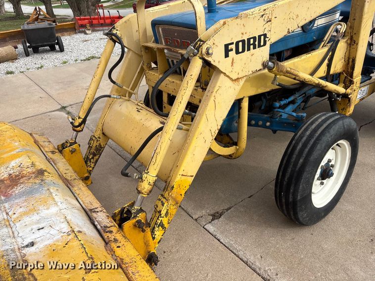 image for item FG2882 1971 Ford 3000 tractor