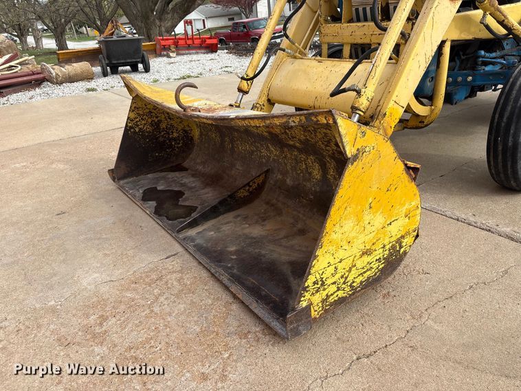 image for item FG2882 1971 Ford 3000 tractor