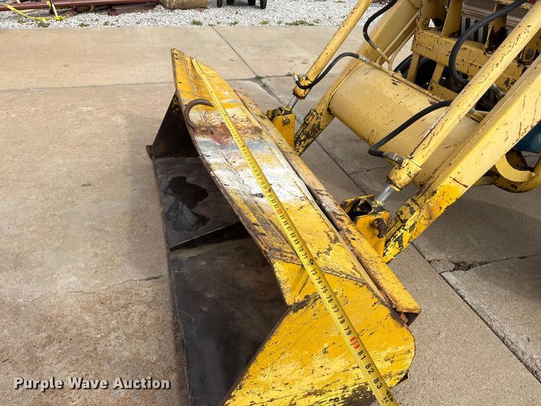 image for item FG2882 1971 Ford 3000 tractor