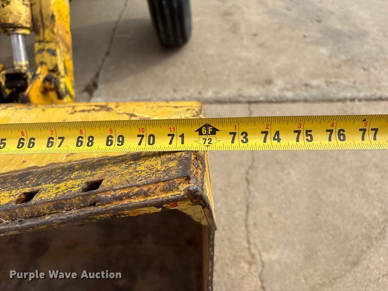 image for item FG2882 1971 Ford 3000 tractor