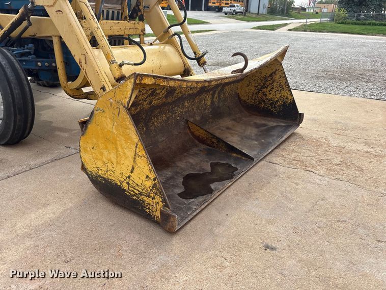 image for item FG2882 1971 Ford 3000 tractor