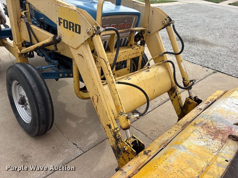 image for item FG2882 1971 Ford 3000 tractor