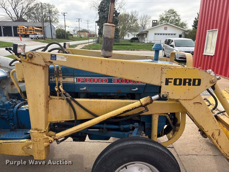 image for item FG2882 1971 Ford 3000 tractor