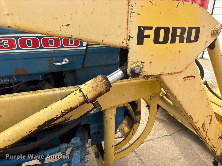 image for item FG2882 1971 Ford 3000 tractor