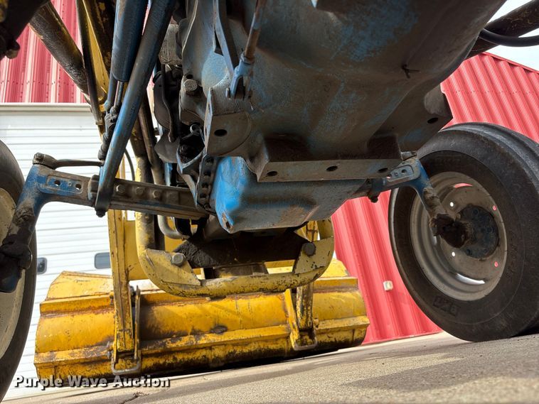 image for item FG2882 1971 Ford 3000 tractor