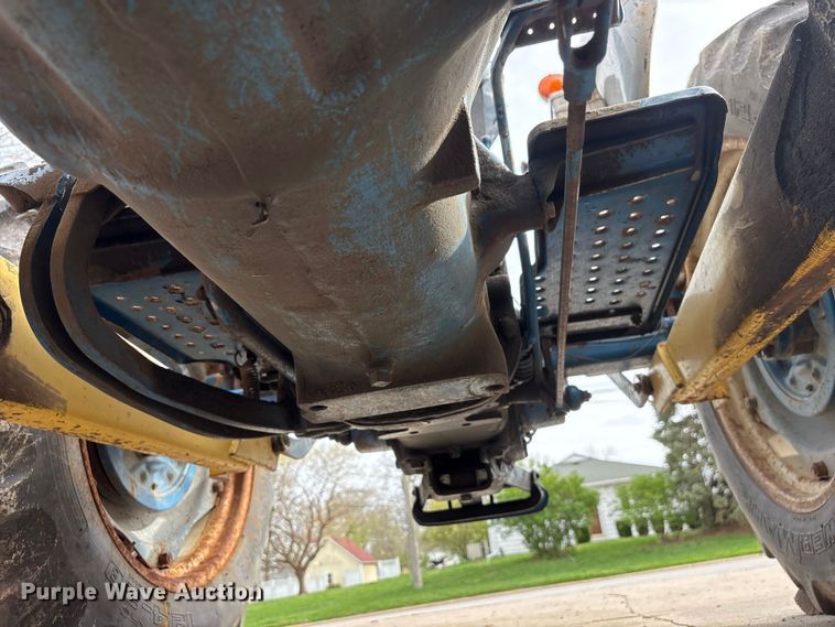 image for item FG2882 1971 Ford 3000 tractor