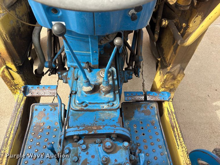 image for item FG2882 1971 Ford 3000 tractor