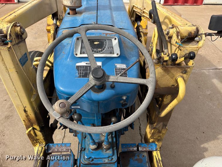 image for item FG2882 1971 Ford 3000 tractor