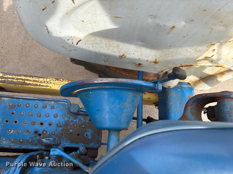 image for item FG2882 1971 Ford 3000 tractor