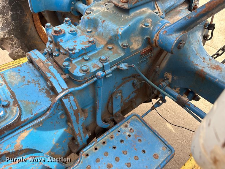 image for item FG2882 1971 Ford 3000 tractor