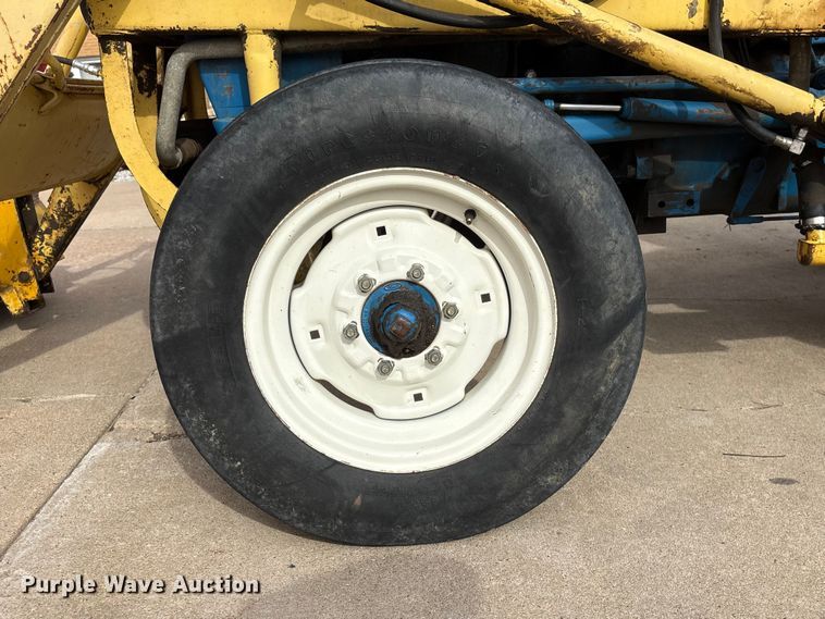 image for item FG2882 1971 Ford 3000 tractor