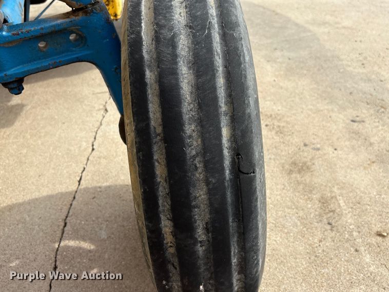 image for item FG2882 1971 Ford 3000 tractor